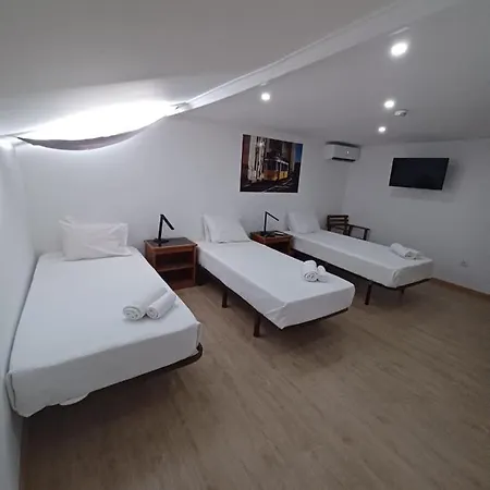 Gasthof Guest House Rooms In Bairro Alto 3*
