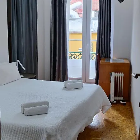 Gasthof Guest House Rooms In Bairro Alto 3*