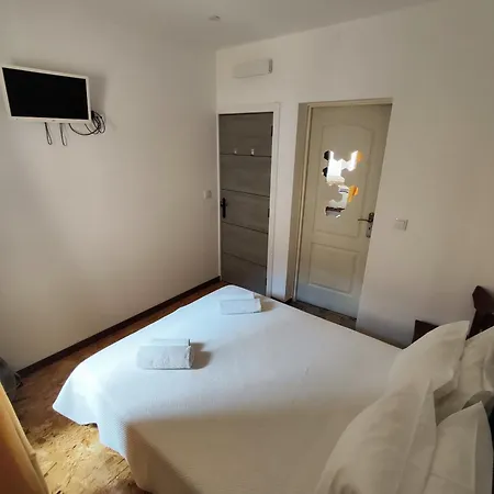 In Bairro Alto בית הארחה 3*